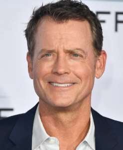 Greg Kinnear